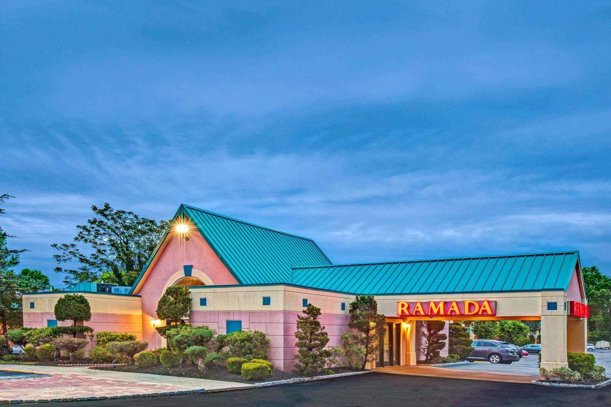 Hotel Ramada By Wyndham Parsippany Esterno foto