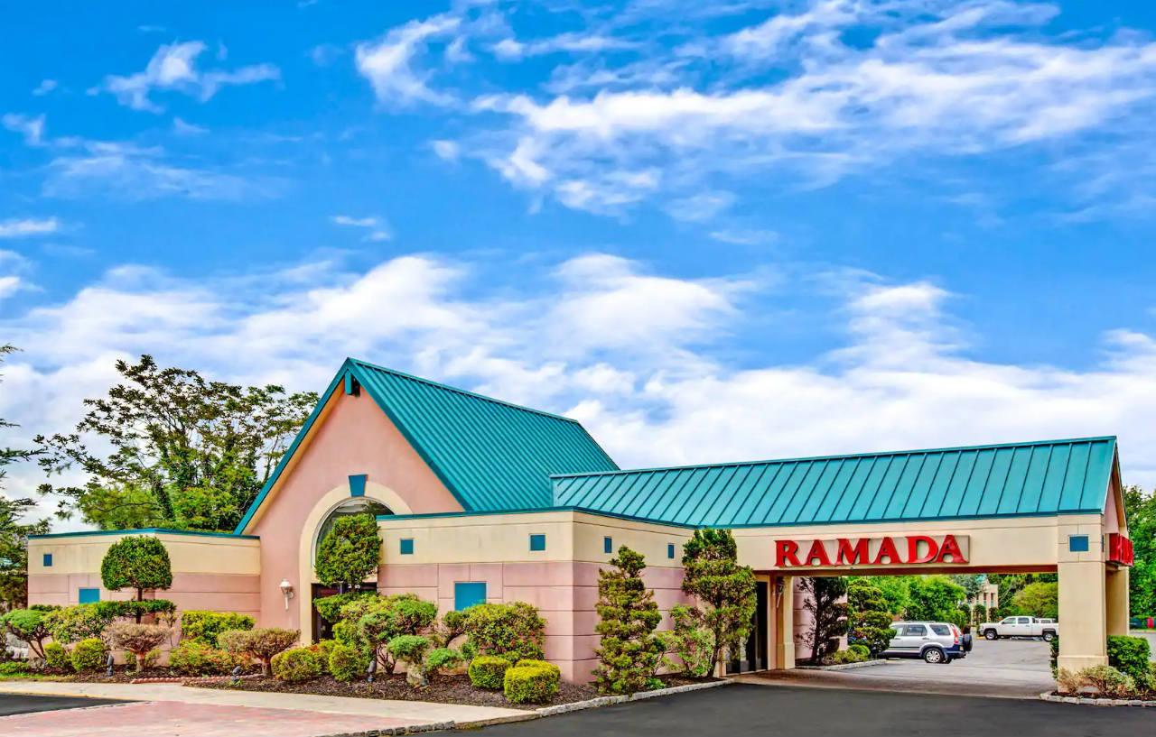 Hotel Ramada By Wyndham Parsippany Esterno foto